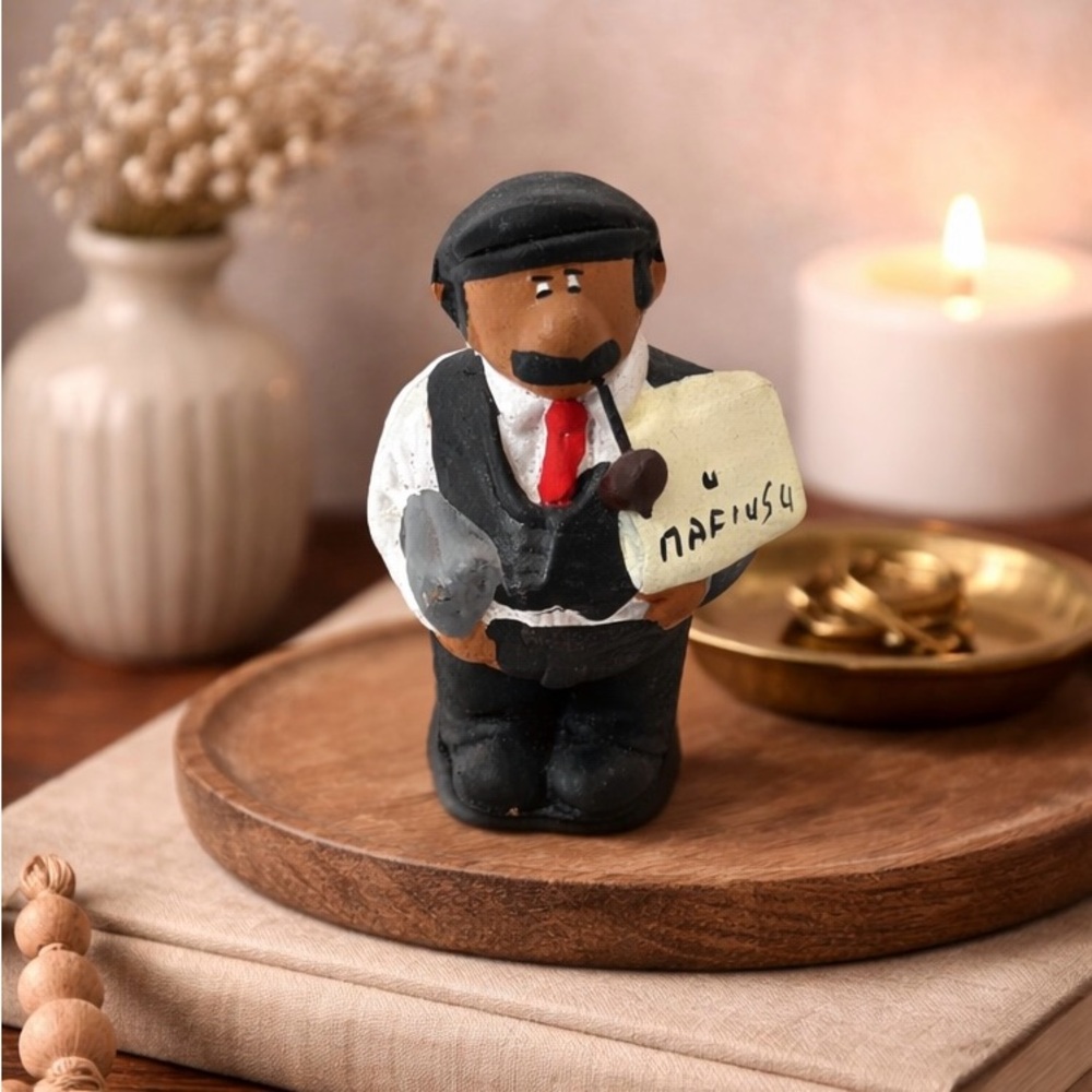 Vintage Terracotta Man With Newspaper And Pipe Mini Clay Figurine - Picture 2 of 8